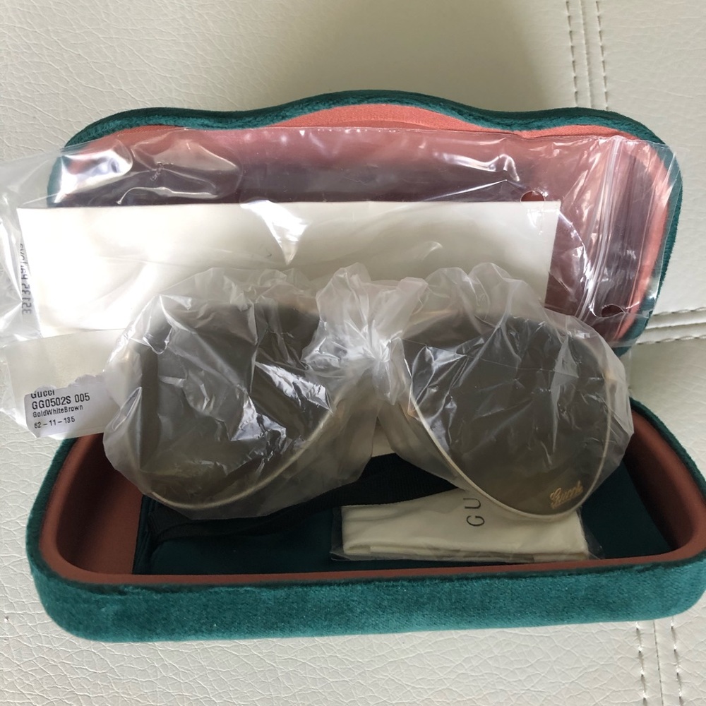 🎉SOLD🎉NEW Gold Gucci Aviator Sunglasses - Picture 5 of 8